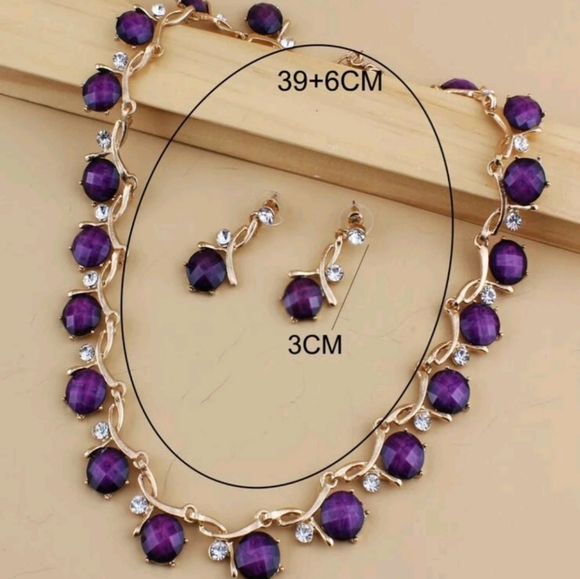 Beautiful neckpiece - Picture 2 of 3